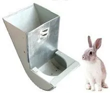 Бункерная кормушка для кроликов своими руками + чертежи